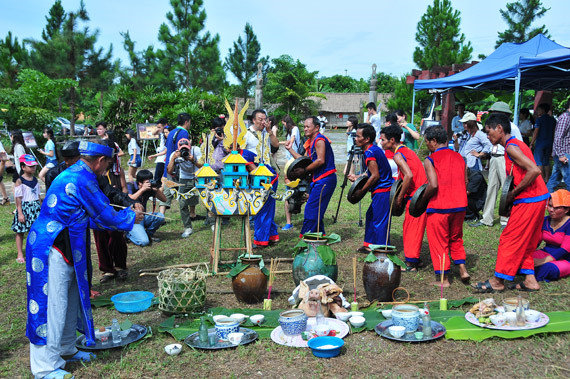 Lễ hội Bỏ mả của người Raglai tỉnh Ninh Thuận. Ảnh:dangcongsan.vn